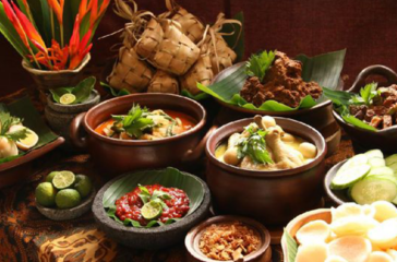 Bukan Sembarang Menu Lebaran, Ini Makna Filosofis Ketupat-Opor Ayam
