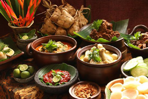 Bukan Sembarang Menu Lebaran, Ini Makna Filosofis Ketupat-Opor Ayam