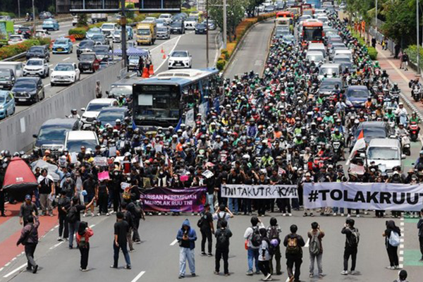 Gelombang Demo Akar Rumput dan Siasat Lonjakkan Optimisme Publik